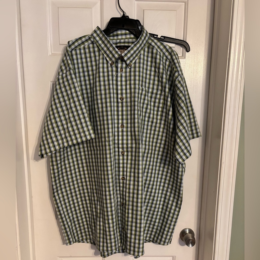 Short sleeve button down
